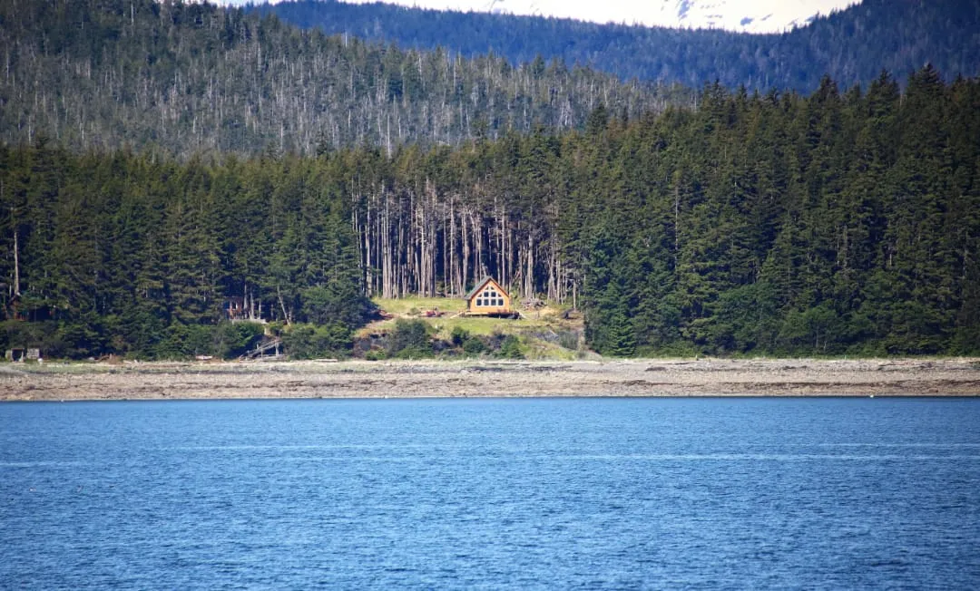 Remote home, Photo by Simon Hurry on Unsplash