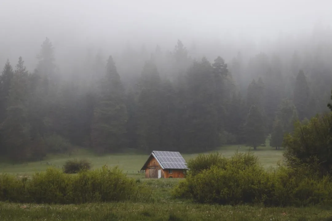 Offgrid rural house, photo by Alex Bierwagen on Unsplash